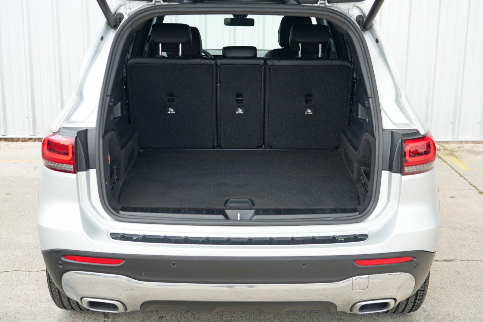 Used 2021 Mercedes-Benz GLB 250 4MATIC w/ Premium Package image 9