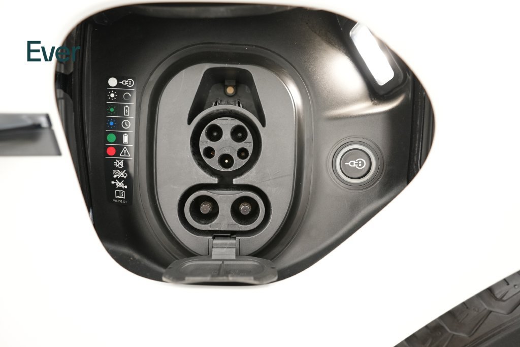 Used 2023 Porsche Taycan RWD image 10
