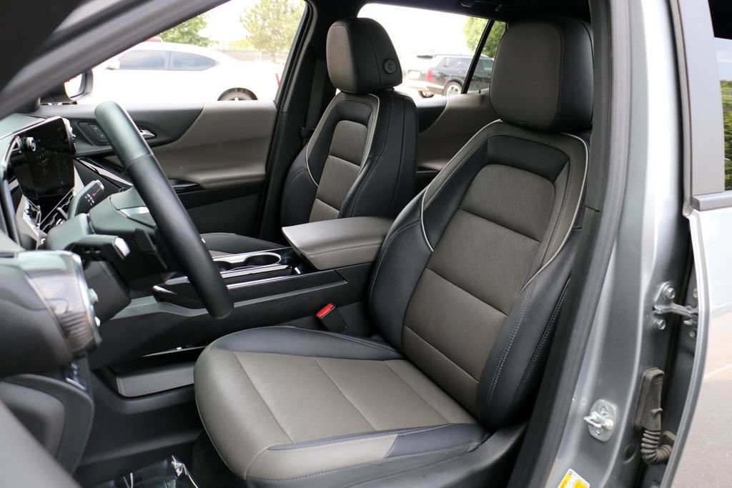 Used 2025 Chevrolet Equinox LT w/ Convenience Package II AWD/4WD image 19
