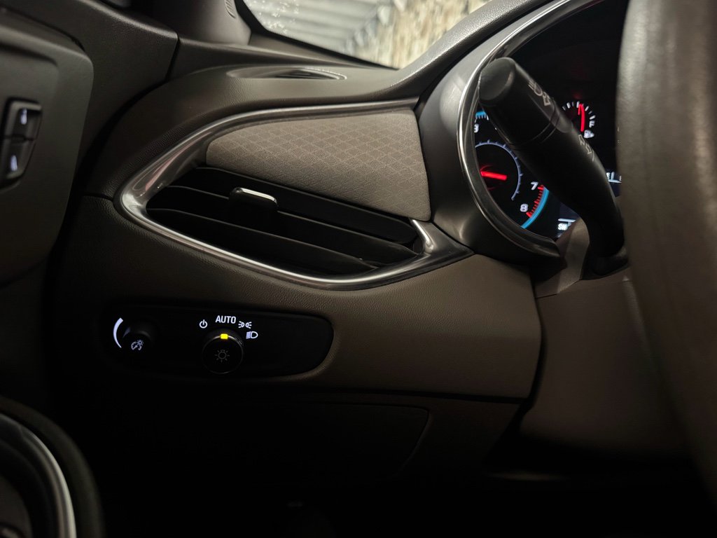 Used 2020 Chevrolet Malibu LT FWD image 16