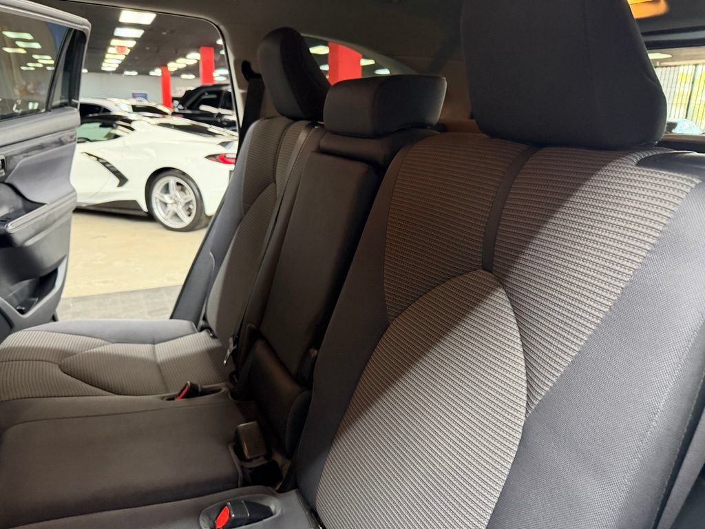 Used 2020 Toyota Highlander LE FWD image 39
