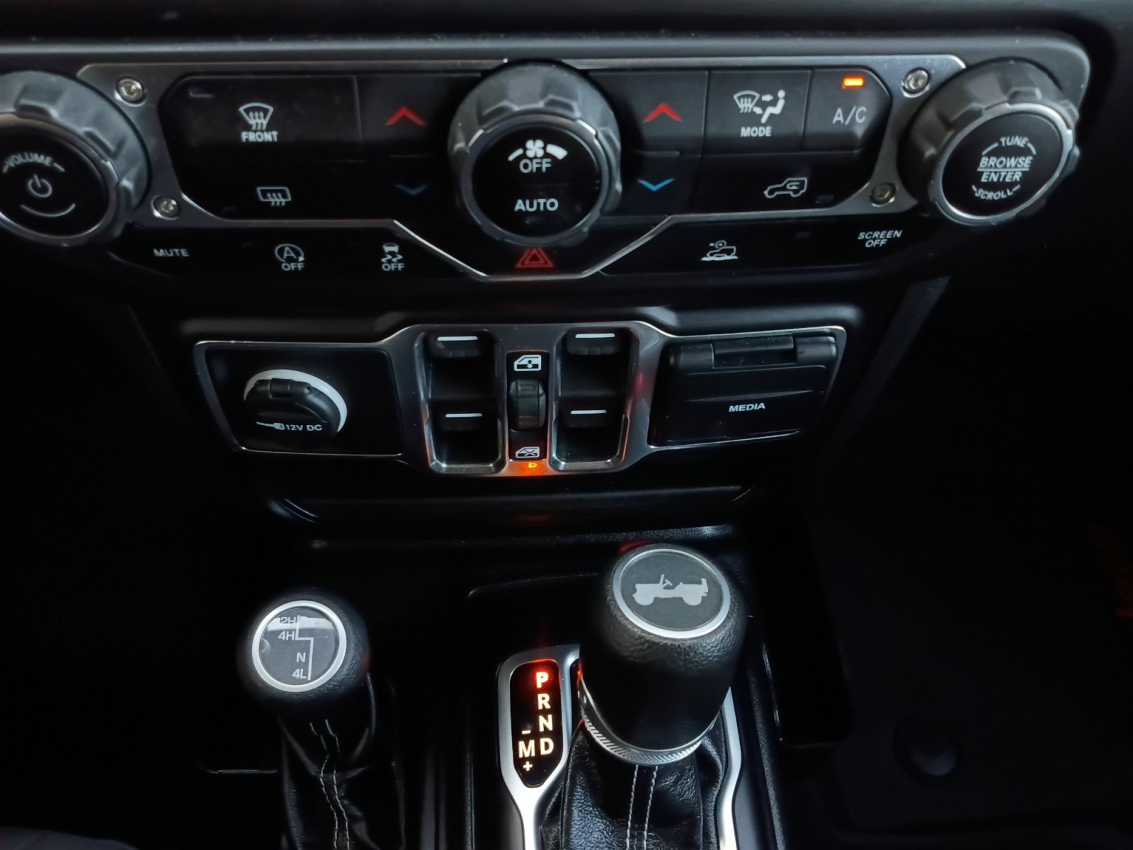 Used 2021 Jeep Wrangler Unlimited Sahara w/ Uconnect 4C Nav & Sound Group AWD/4WD image 20