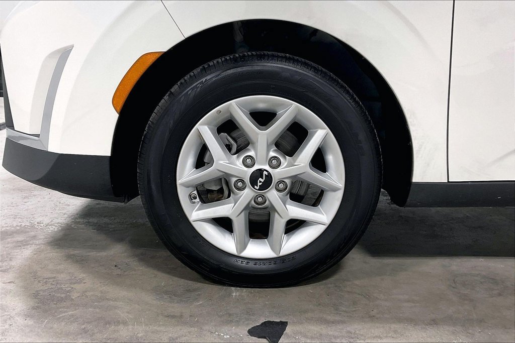 Used 2025 Kia Soul LX w/ LX Technology Package FWD image 10