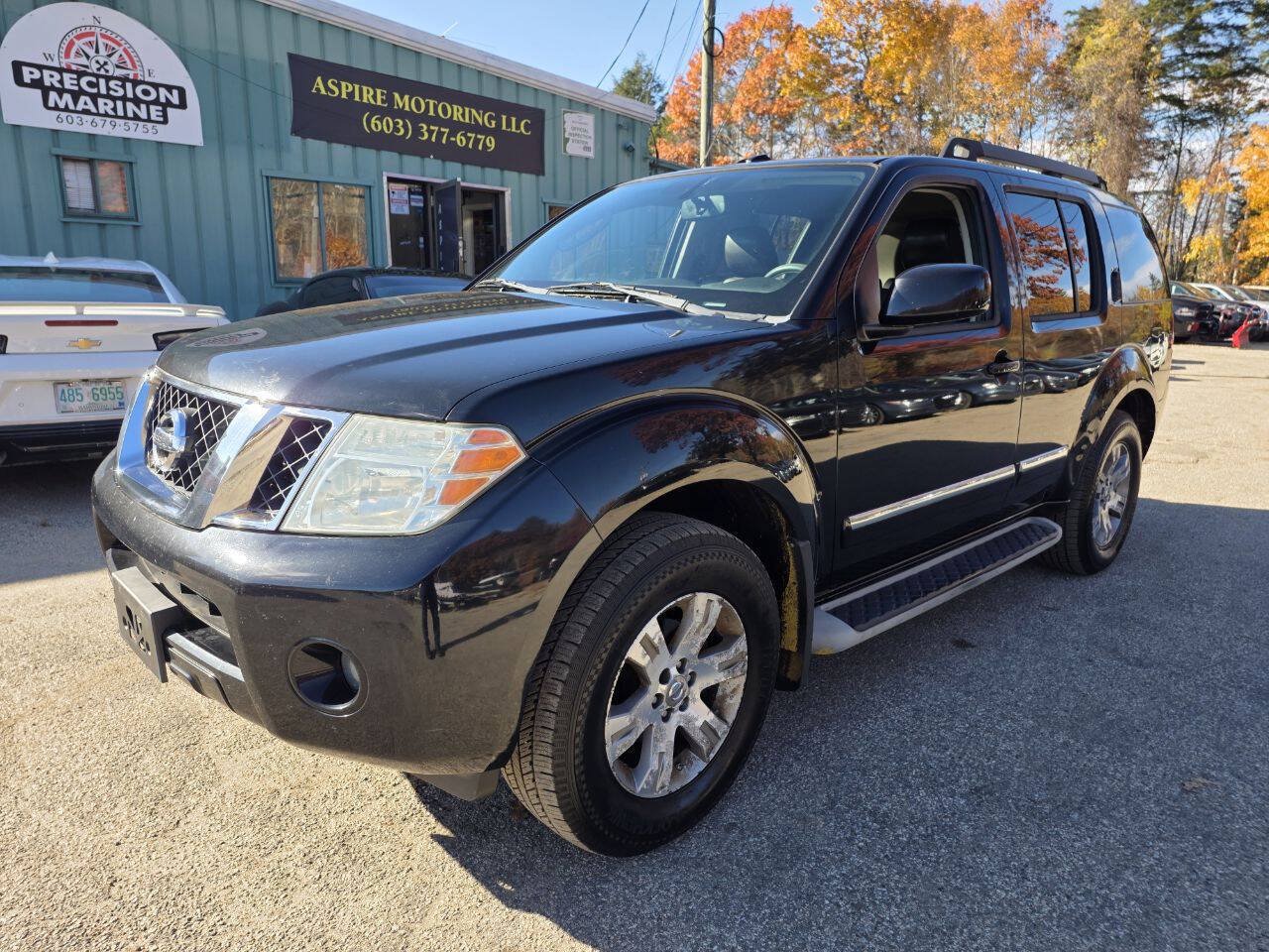 Used 2011 Nissan Pathfinder Silver AWD/4WD image 3