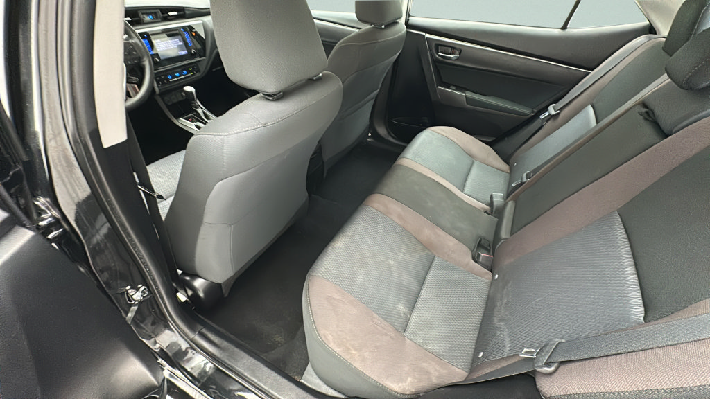Used 2017 Toyota Corolla LE FWD image 9