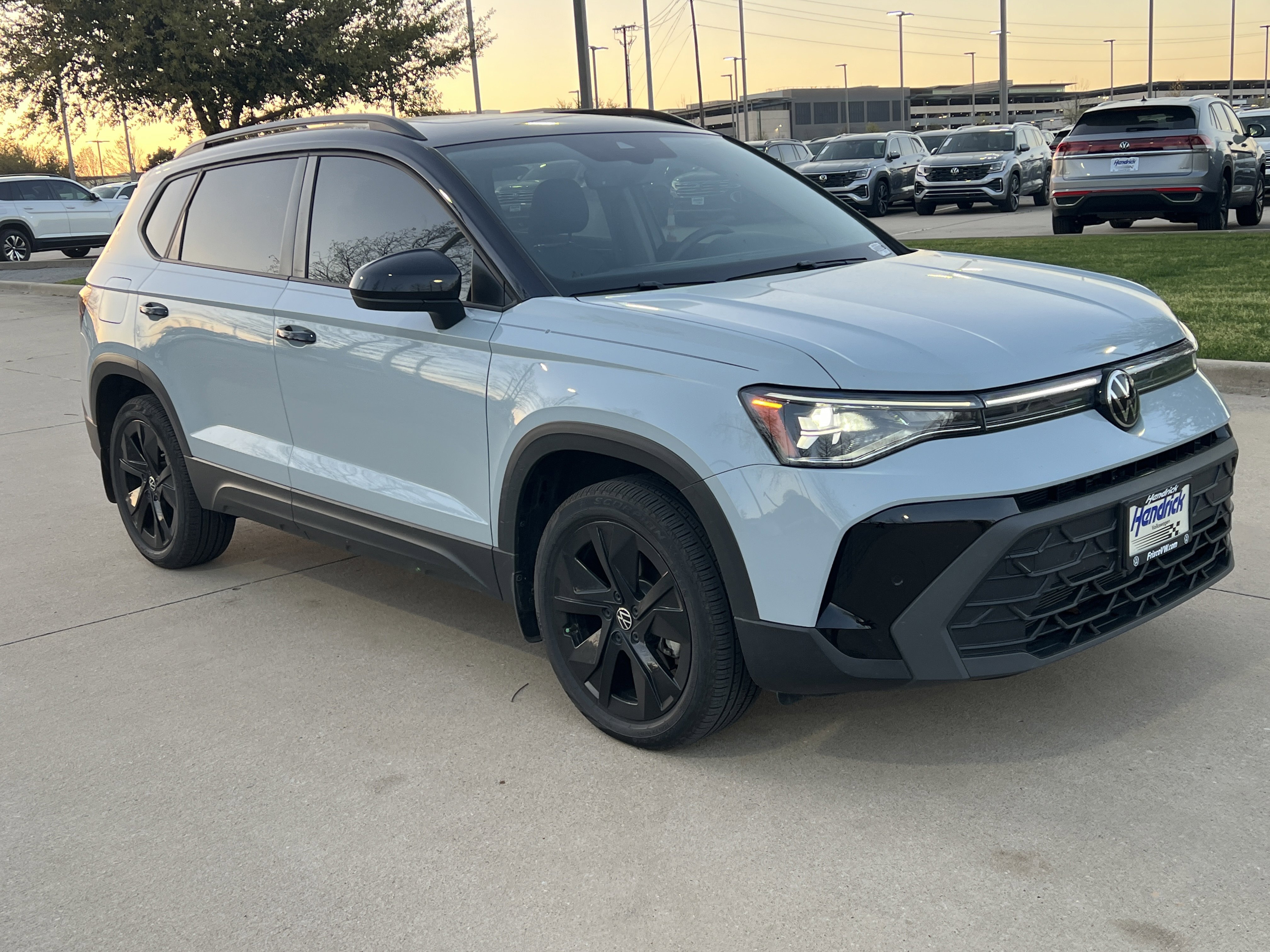 Used 2025 Volkswagen Taos SE image 2