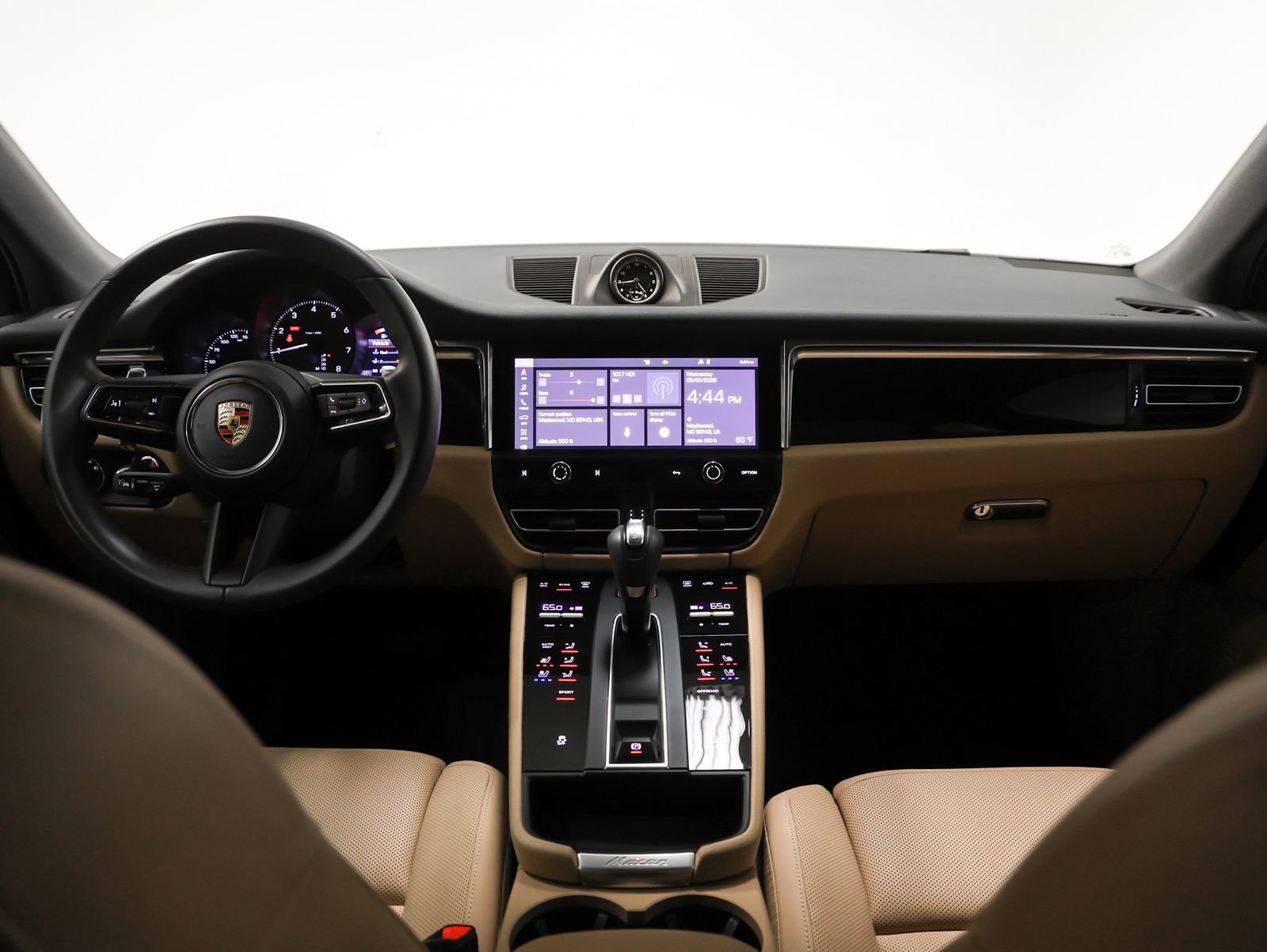 Certified 2025 Porsche Macan AWD/4WD image 27