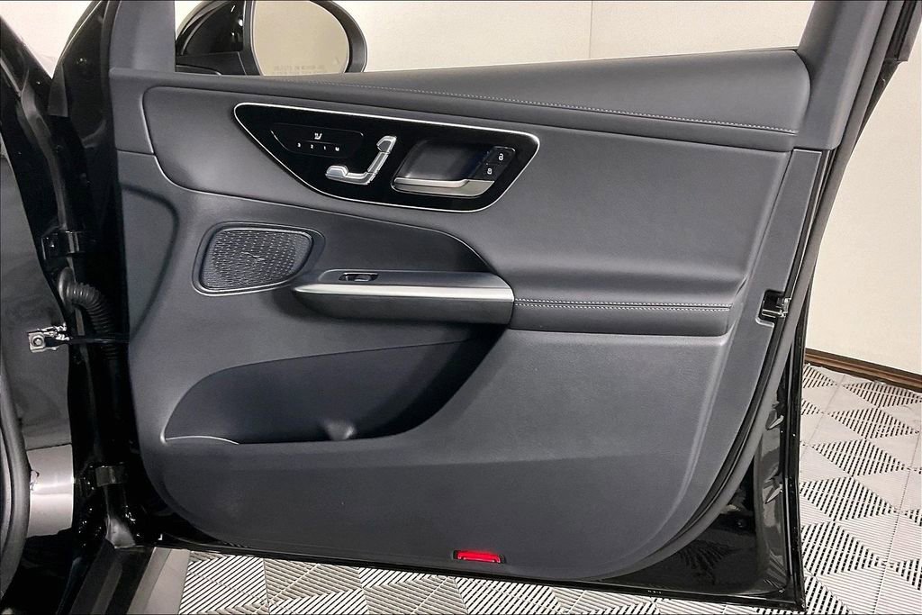 Used 2026 Mercedes-Benz GLC 300 4MATIC image 16