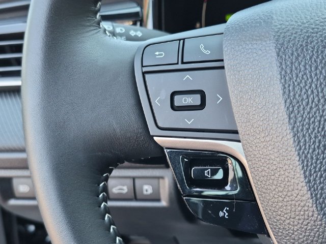 Used 2026 Toyota Camry SE FWD image 14