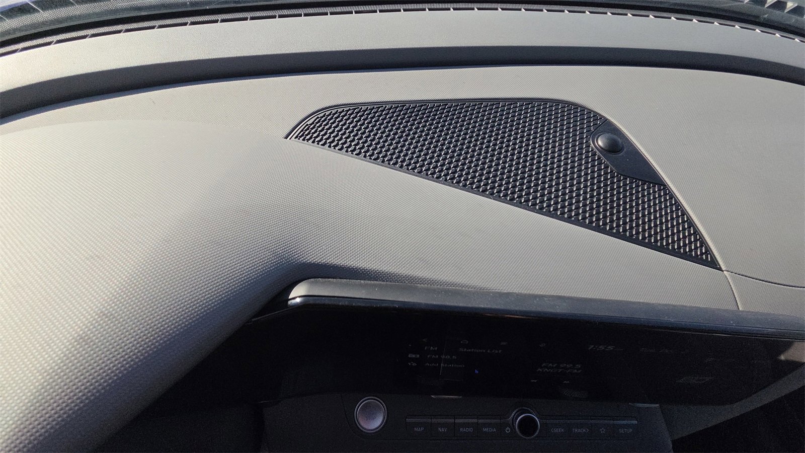 Used 2024 Hyundai Elantra SEL w/ Convenience Package image 9