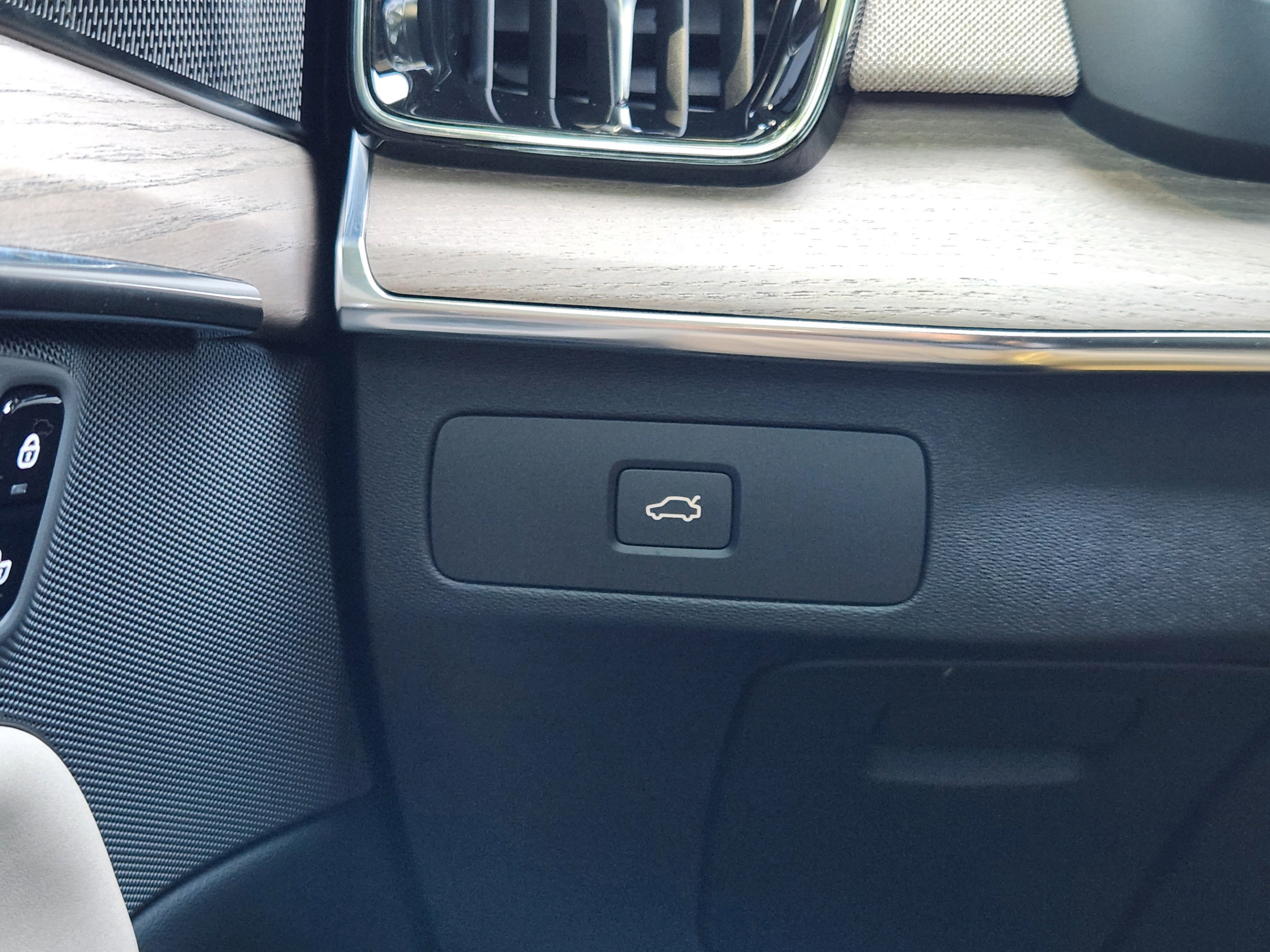 Used 2026 Volvo XC90 B6 Plus w/ Protection Package Premier AWD/4WD image 19