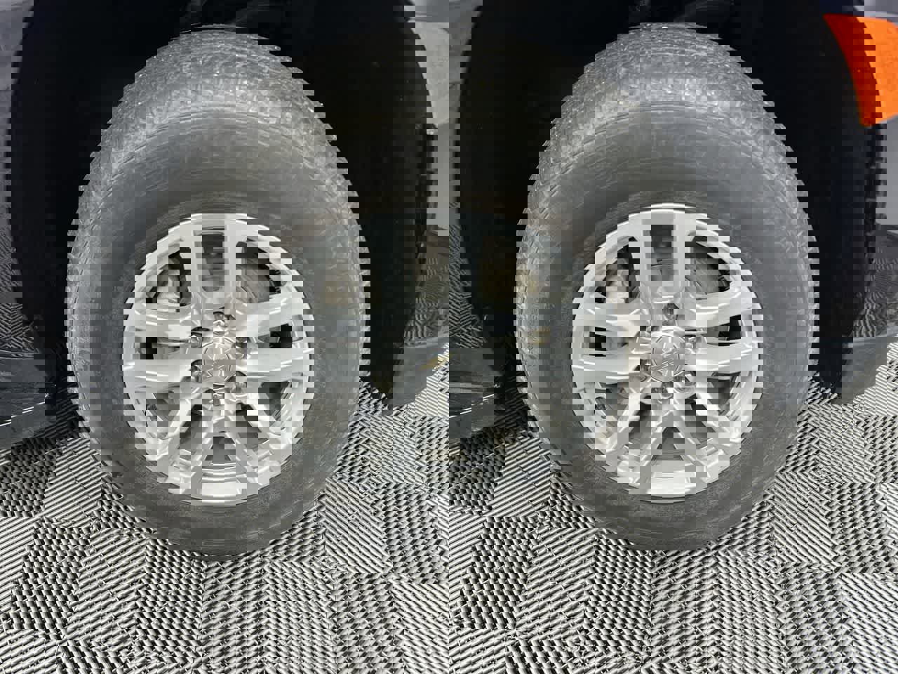 Used 2024 Chevrolet Suburban LT image 10