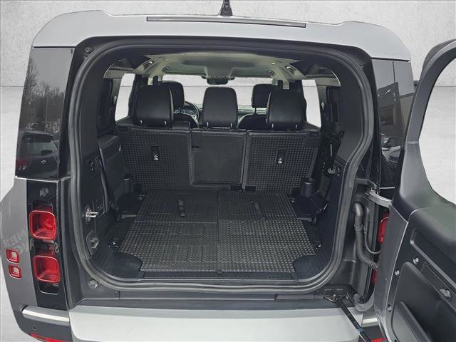 Used 2021 Land Rover Defender 110 SE image 11