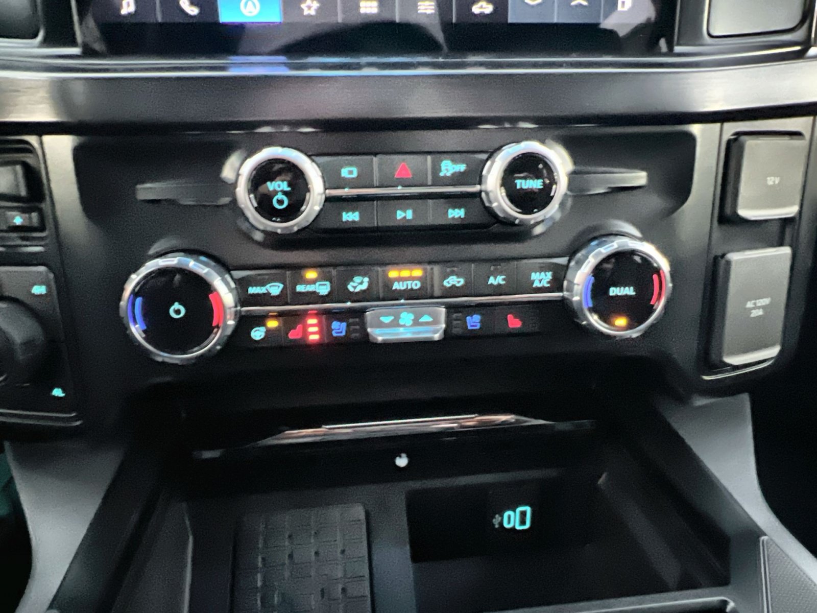 New 2026 Ford F250 Lariat w/ Chrome Package AWD/4WD image 55