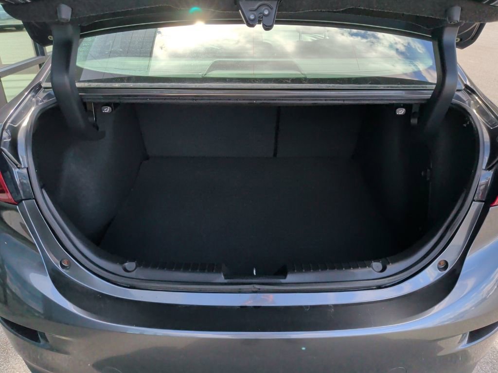 Used 2018 MAZDA MAZDA3 Touring image 9