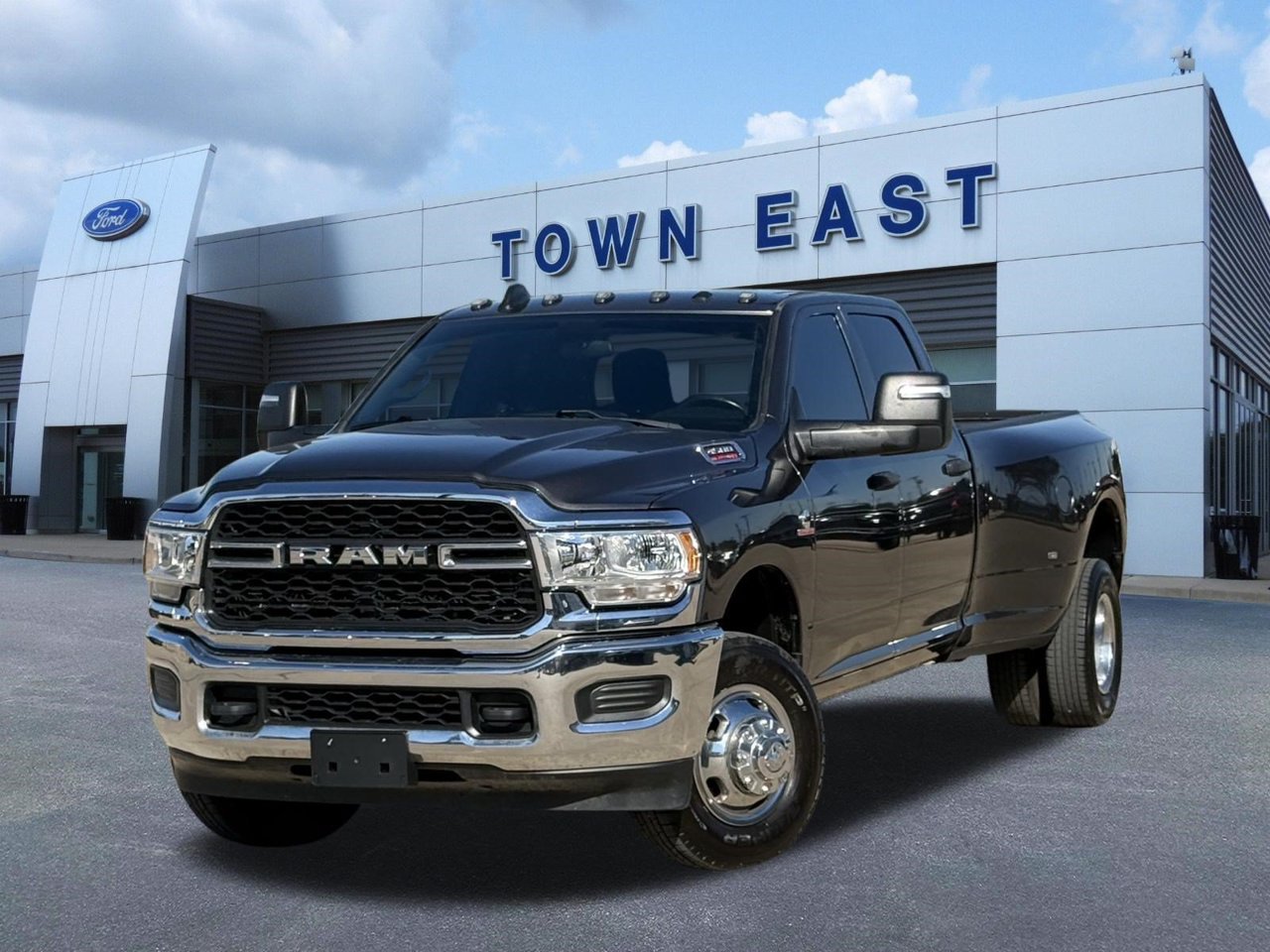 Used 2024 RAM 3500 Tradesman w/ Chrome Appearance Group