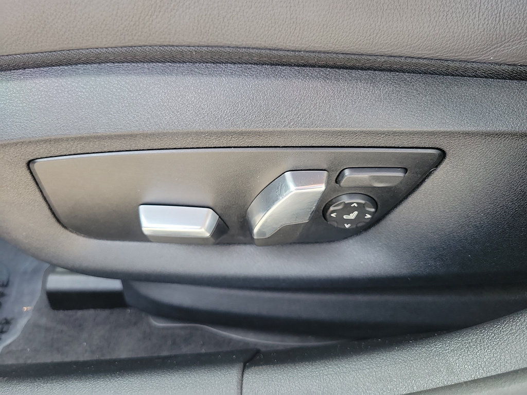 Used 2023 BMW 530e w/ Convenience Package RWD image 18
