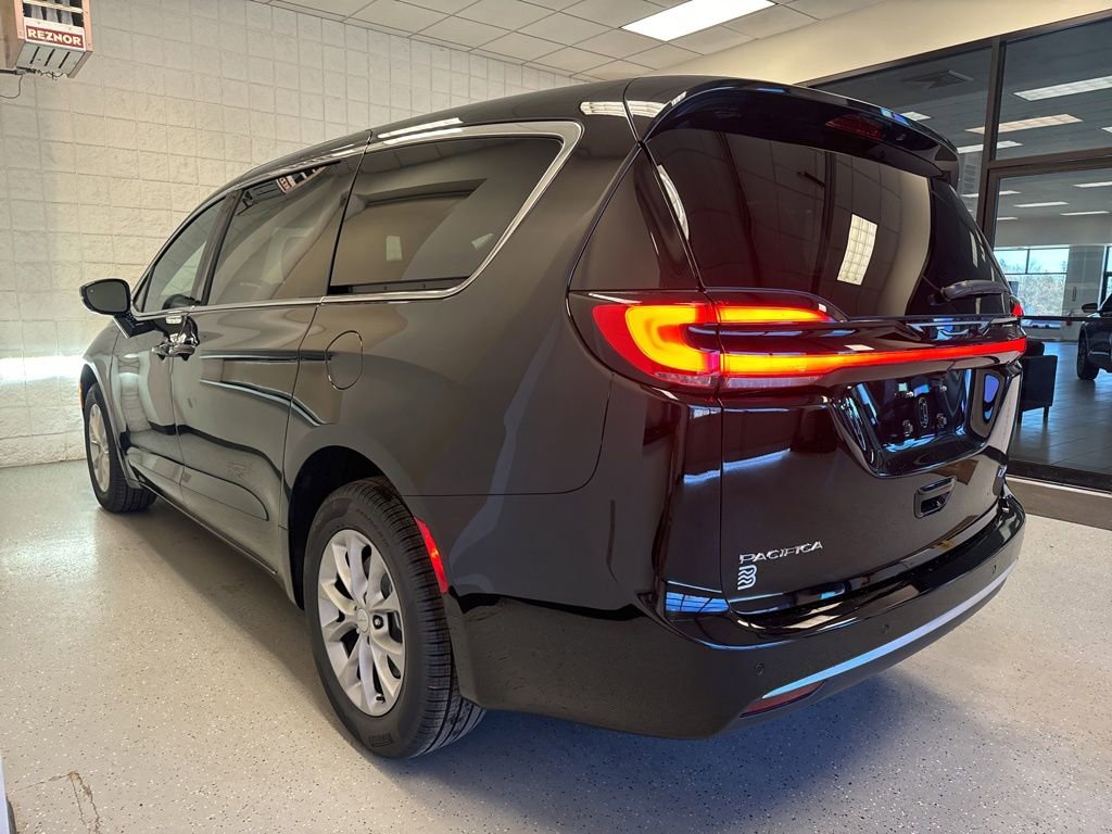 New 2027 Chrysler Pacifica Select AWD/4WD image 15