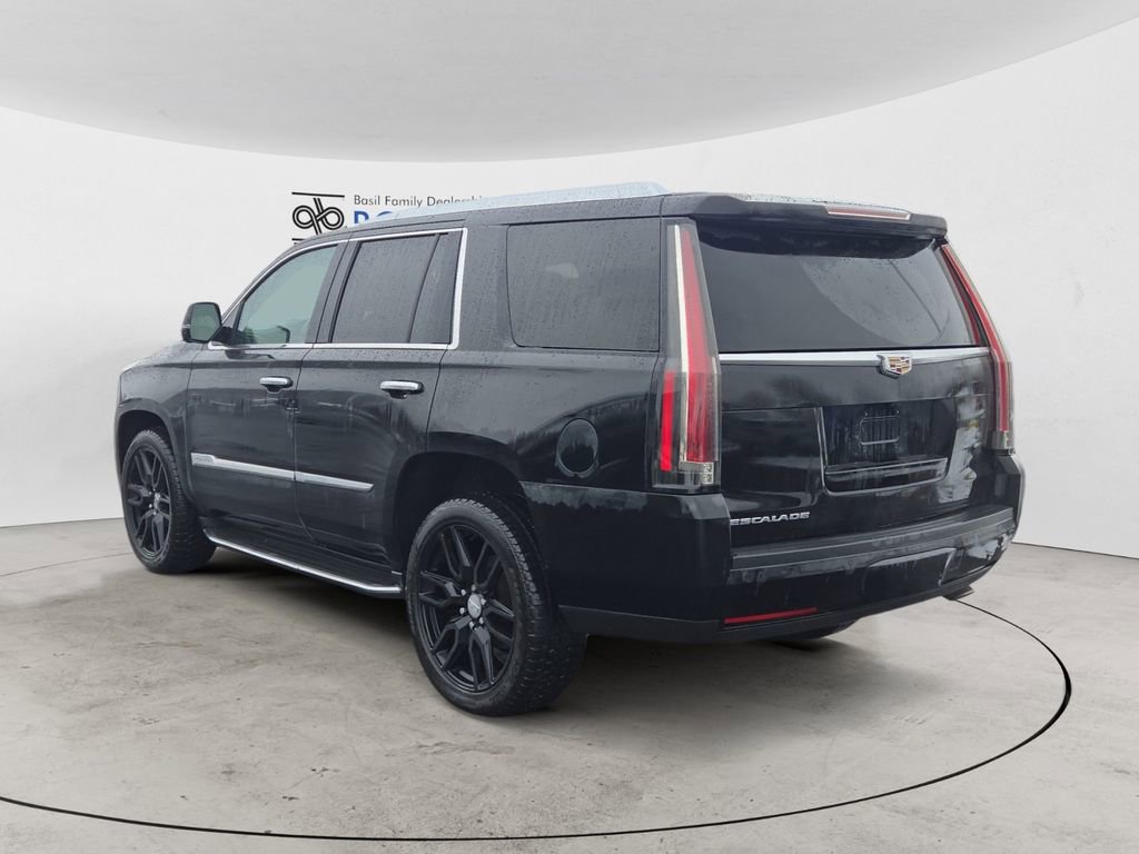 Used 2016 Cadillac Escalade Luxury image 3