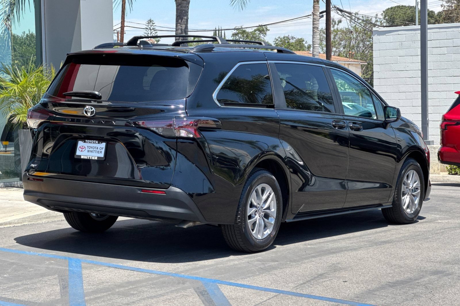 Certified 2026 Toyota Sienna LE FWD image 4