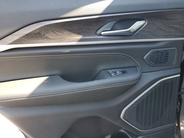 New 2026 Jeep Grand Cherokee Limited AWD/4WD image 15