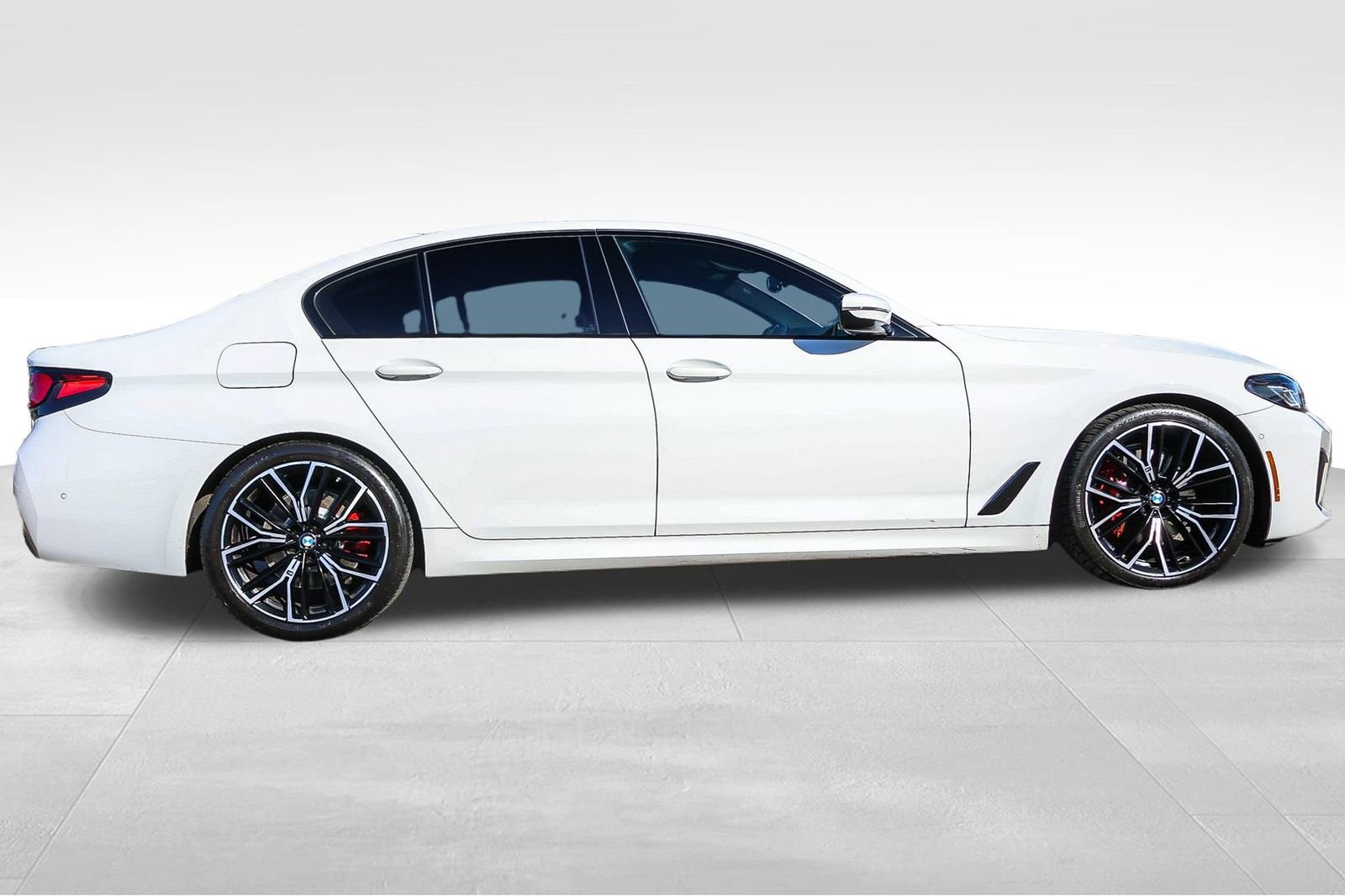 Used 2023 BMW 530i w/ M Sport Package image 4