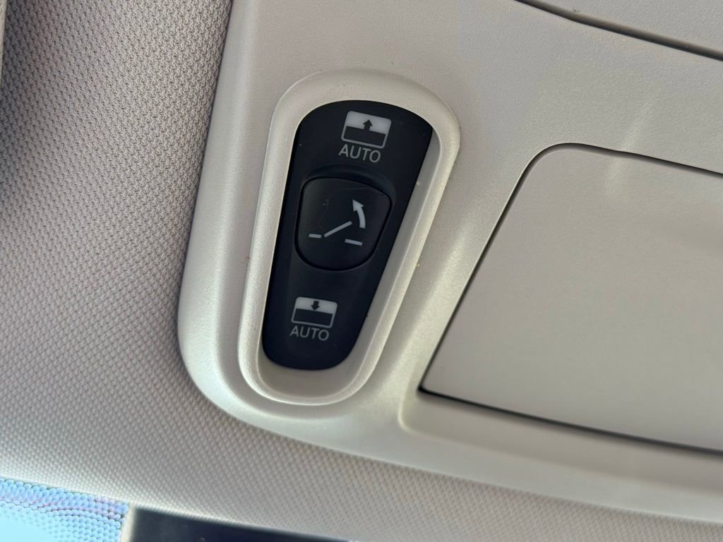 Used 2017 Chrysler Pacifica Limited image 32
