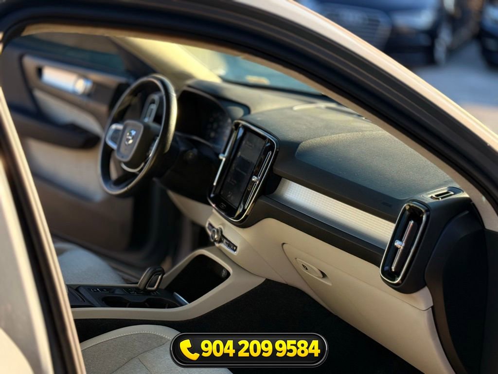 Used 2020 Volvo XC40 T5 Momentum w/ Protection Package Premier image 32