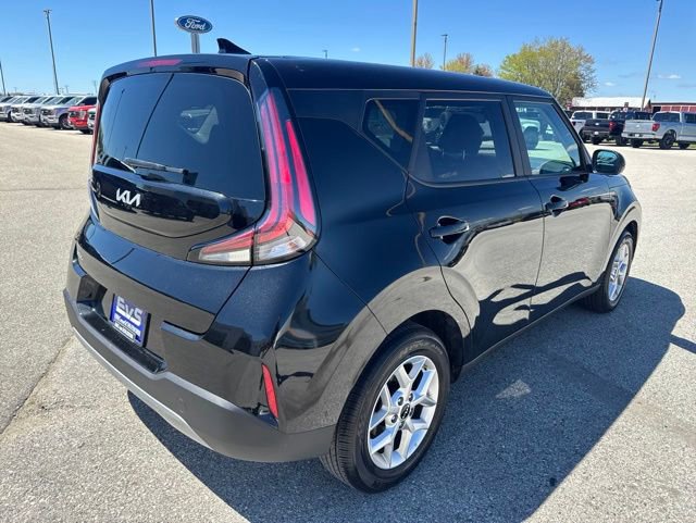 Used 2025 Kia Soul LX w/ LX Technology Package FWD image 4