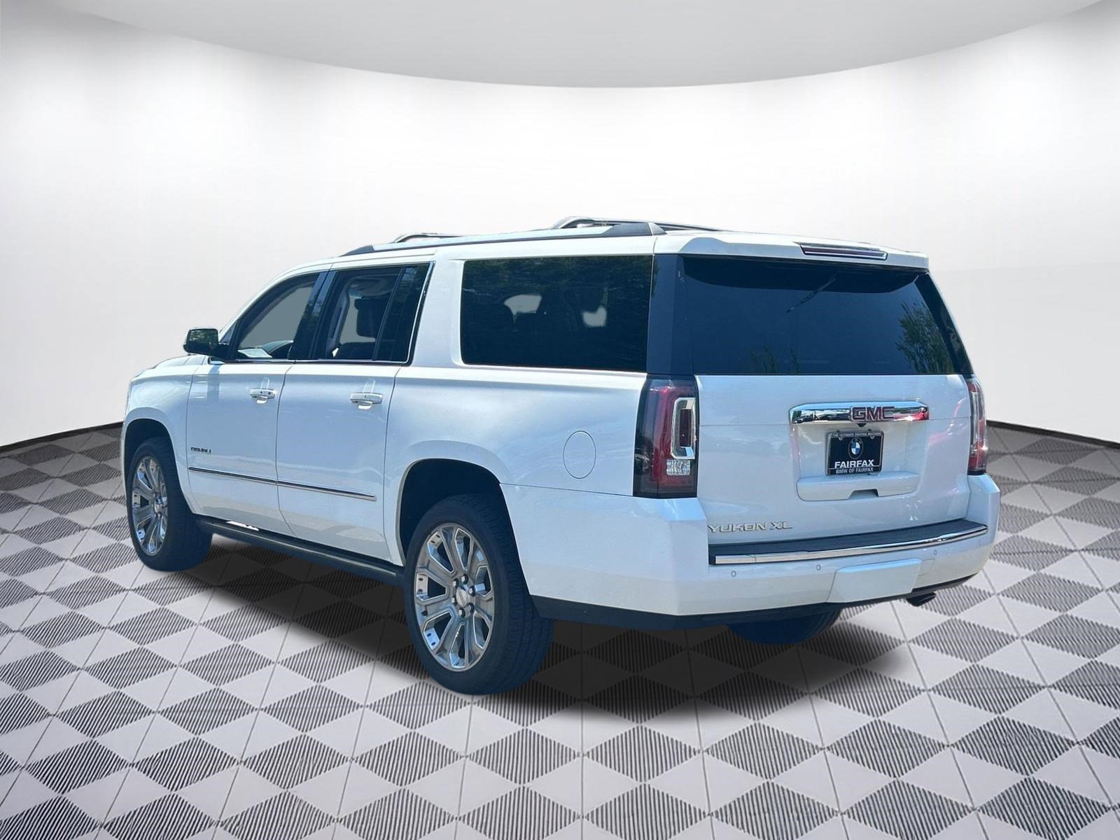 Used 2016 GMC Yukon XL Denali w/ Open Road Package AWD/4WD image 3