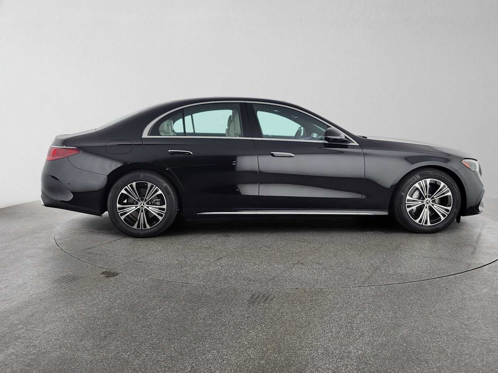 Used 2025 Mercedes-Benz E 350 Sedan image 2