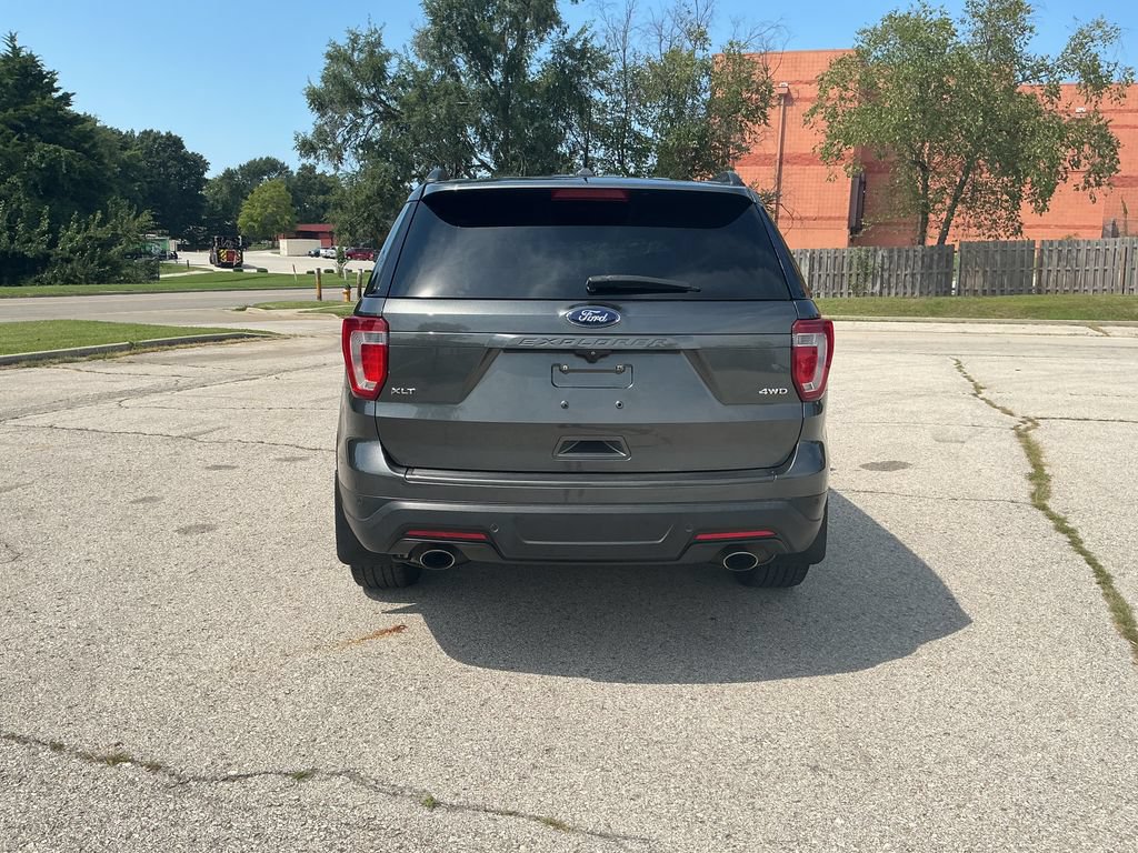 Used 2019 Ford Explorer XLT w/ Equipment Group 202A AWD/4WD image 4