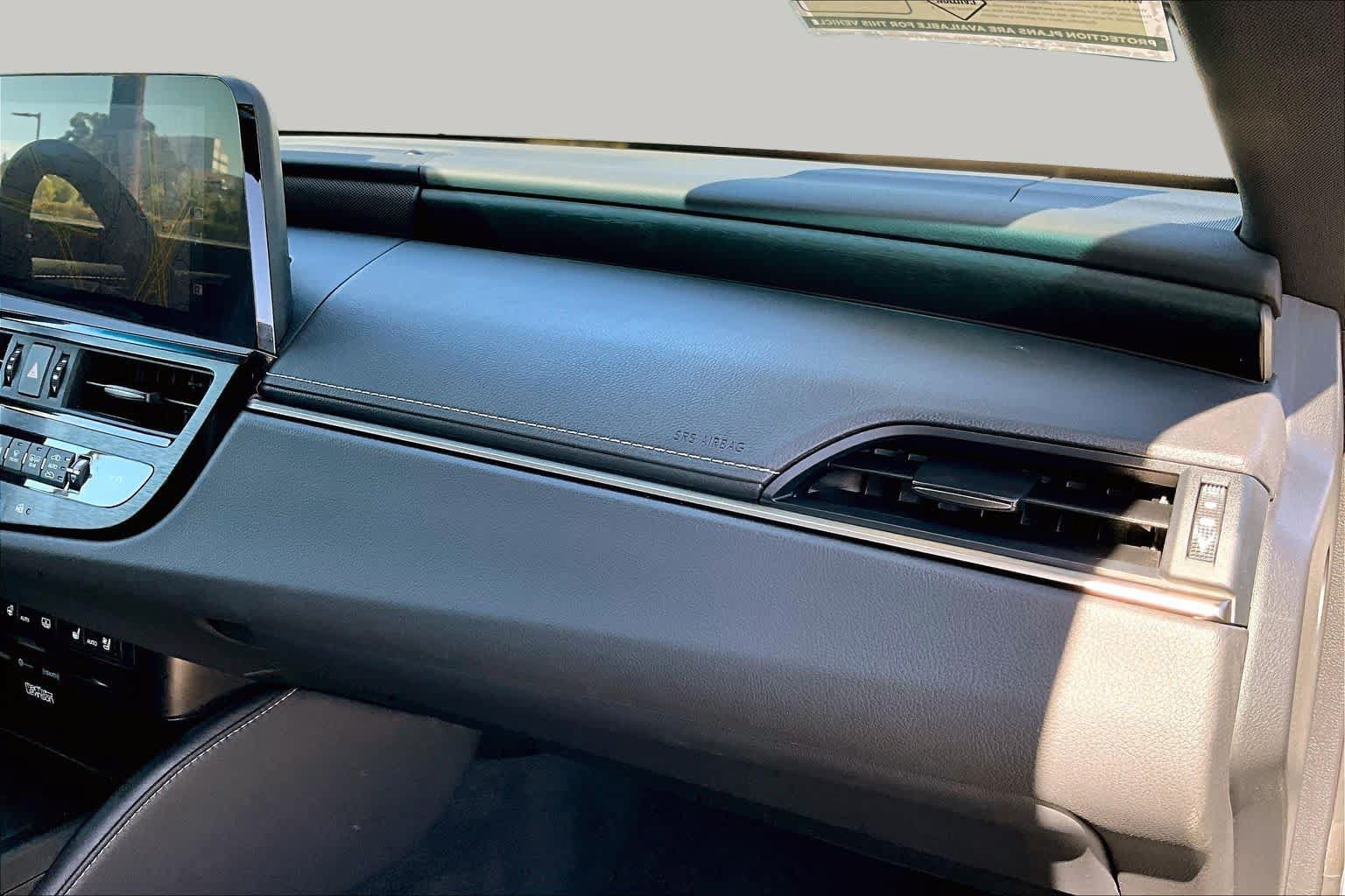 Used 2022 Lexus ES 300h w/ Accessory Package FWD image 17