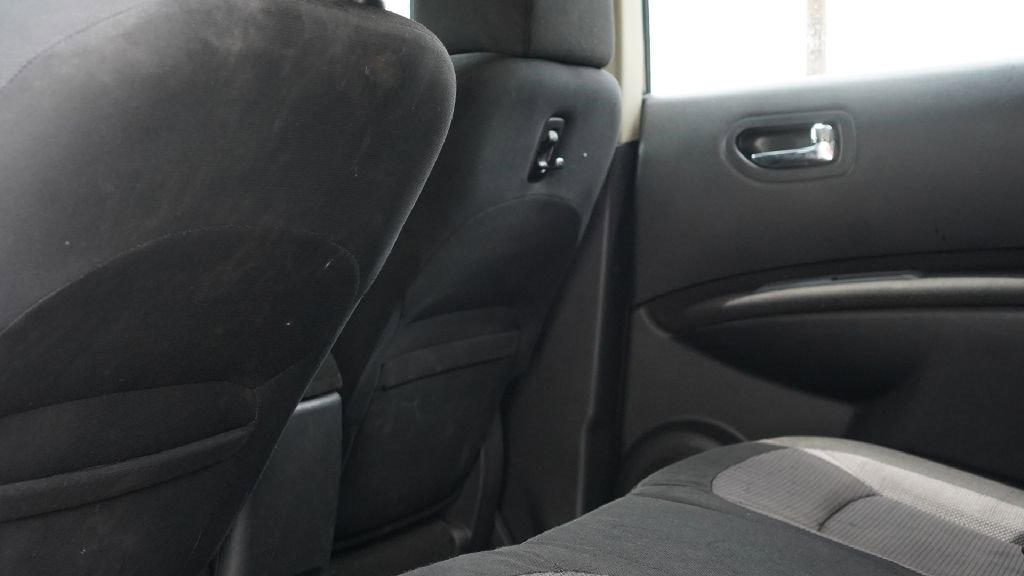 Used 2013 Nissan Rogue SV image 11