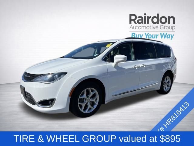 Used 2017 Chrysler Pacifica Touring-L w/ Tire & Wheel Group FWD image 3