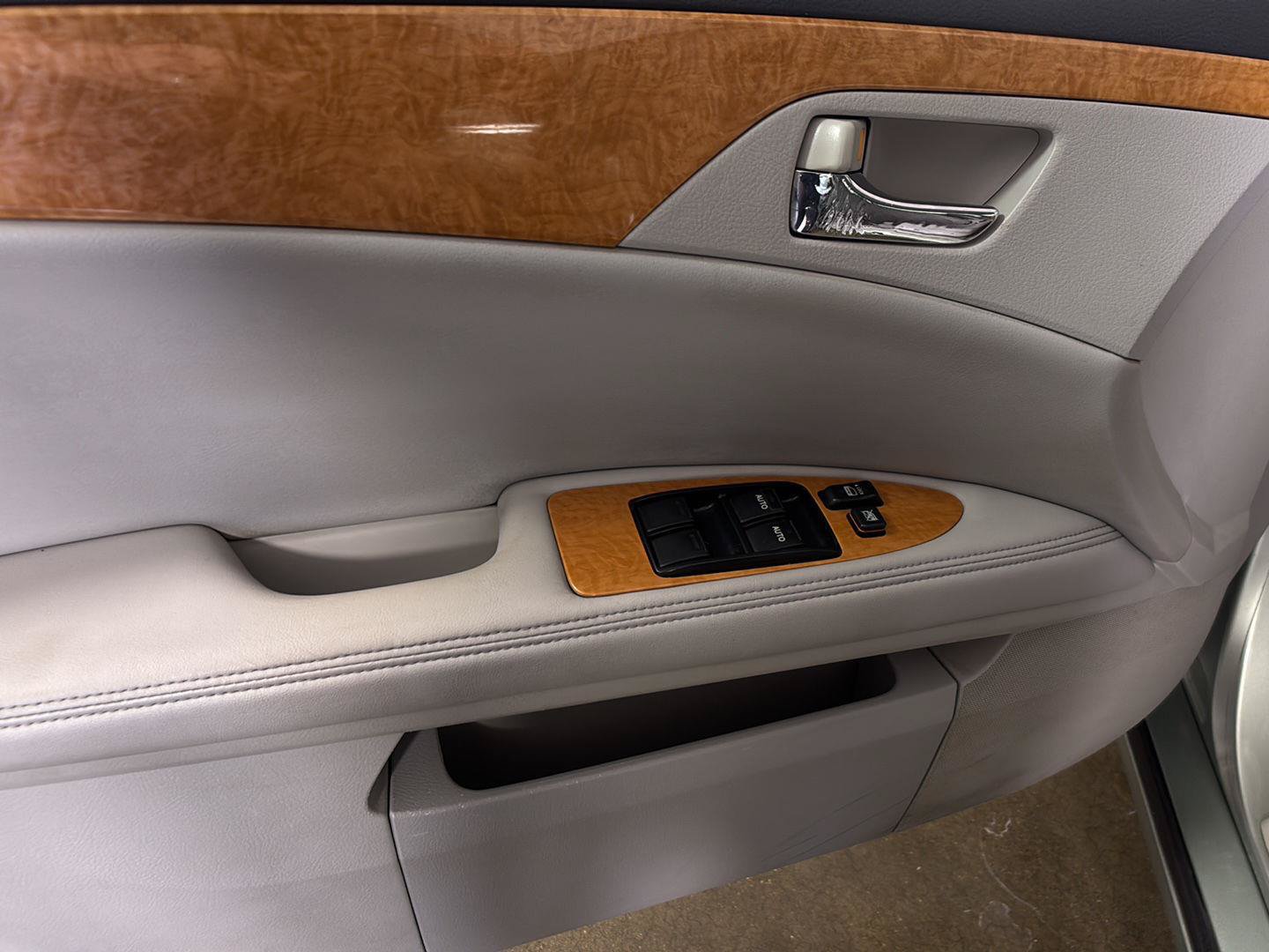 Used 2006 Toyota Avalon XLS FWD image 26