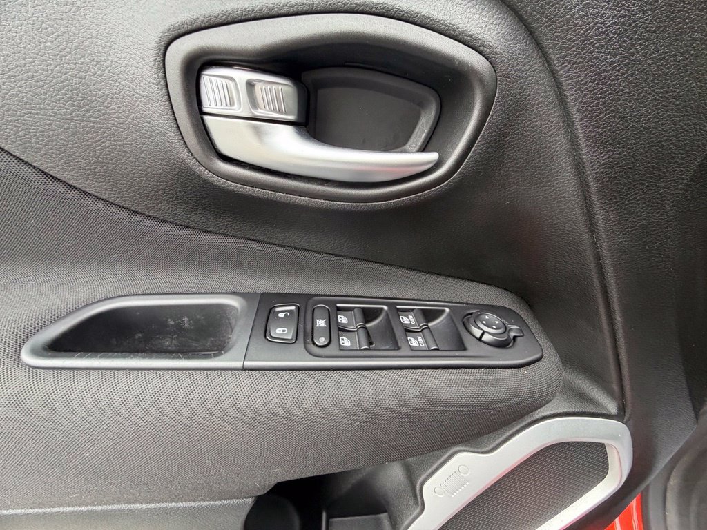 Used 2021 Jeep Renegade Latitude AWD/4WD image 20