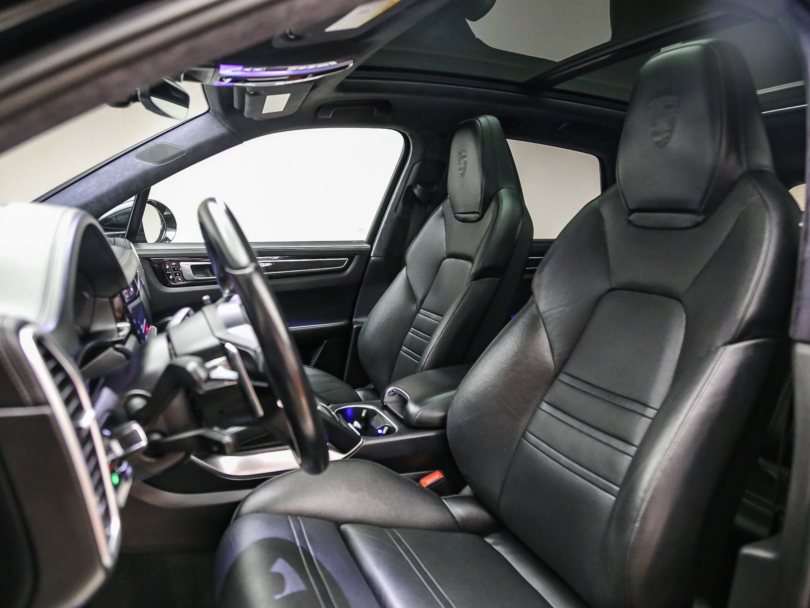 Certified 2020 Porsche Cayenne Turbo AWD/4WD image 4