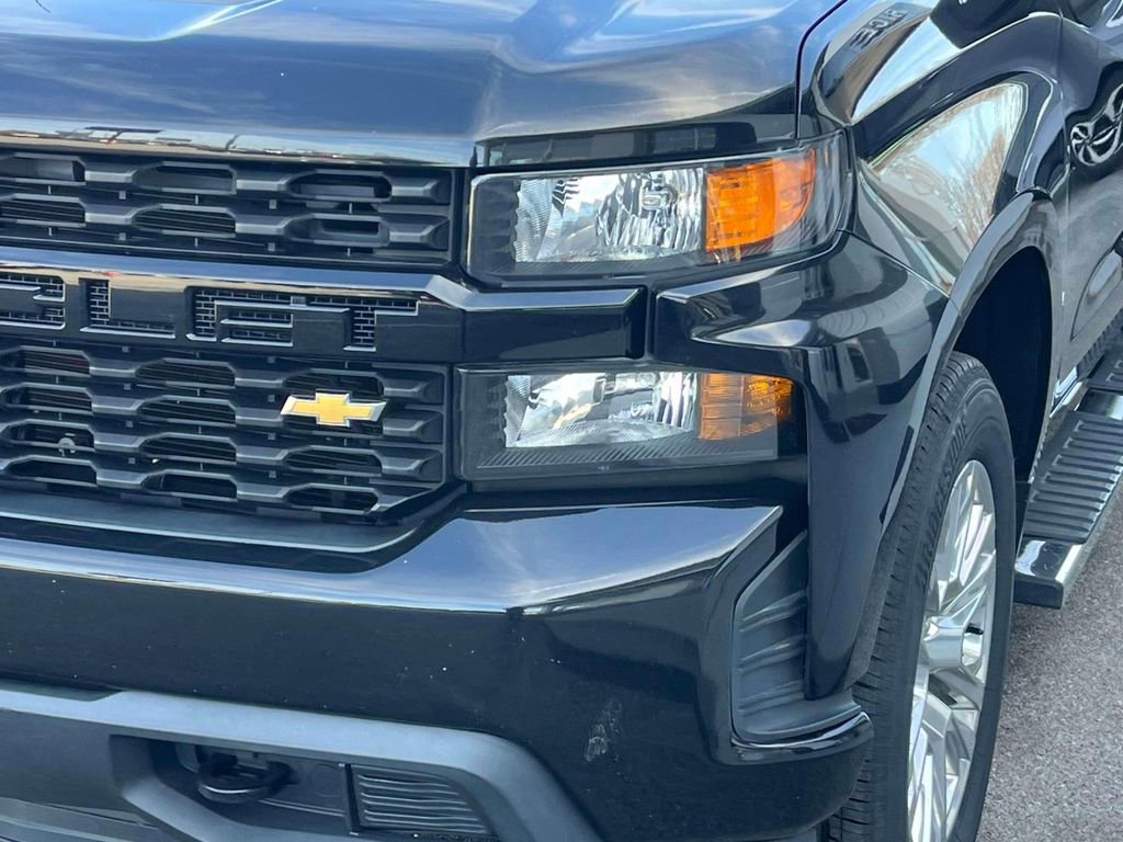 Used 2019 Chevrolet Silverado 1500 Custom w/ Trailering Package image 9