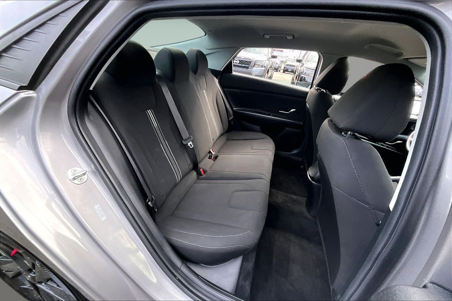 Used 2022 Hyundai Elantra SEL w/ Winter Weather Package image 22