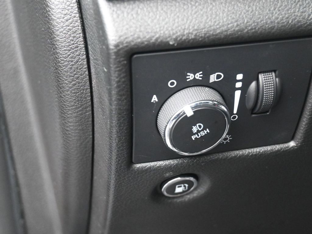 Used 2021 Jeep Grand Cherokee Laredo X image 14