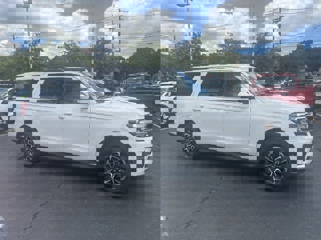 Used 2024 Ford Expedition Max XLT image 4