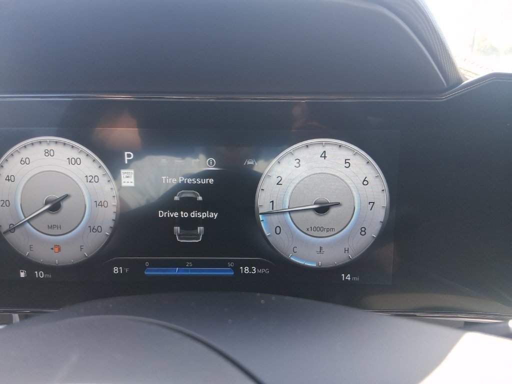 New 2025 Hyundai Elantra Limited image 22