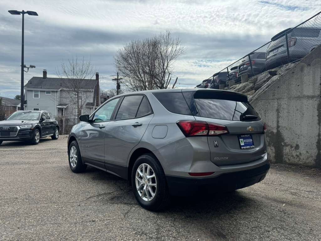 Used 2024 Chevrolet Equinox LS w/ LS Convenience Package image 3