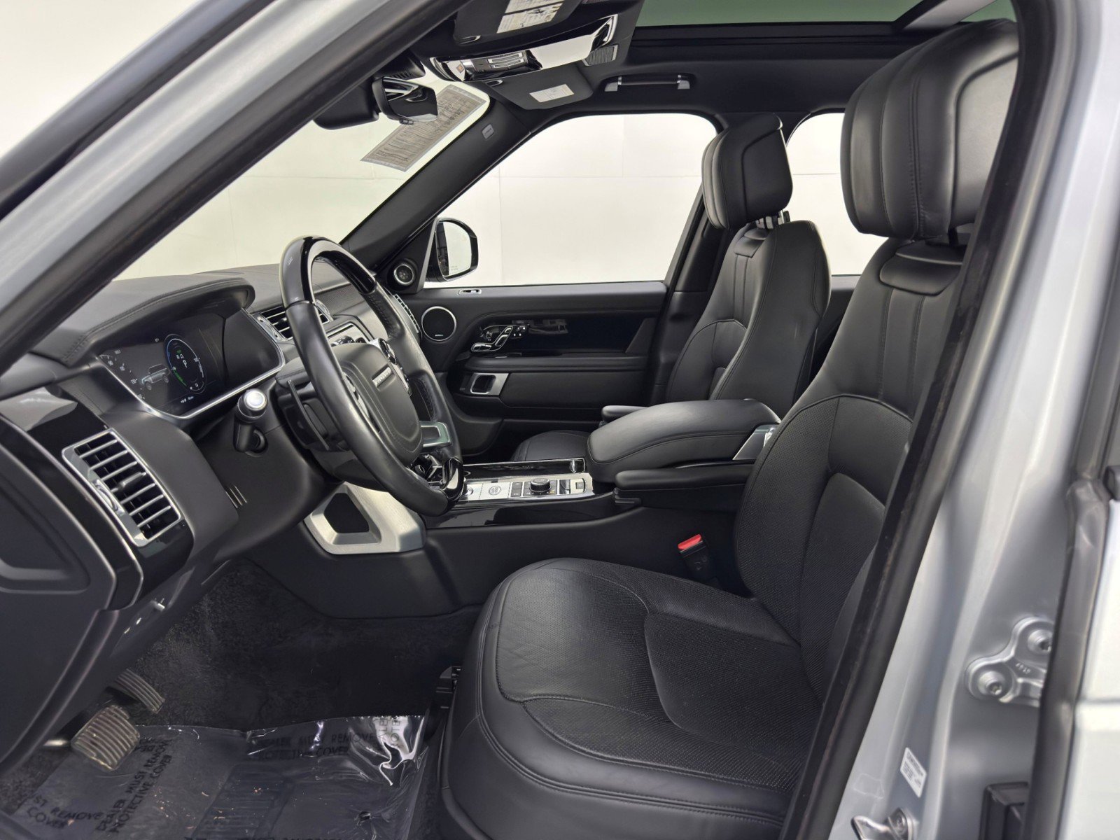 Used 2020 Land Rover Range Rover HSE image 17