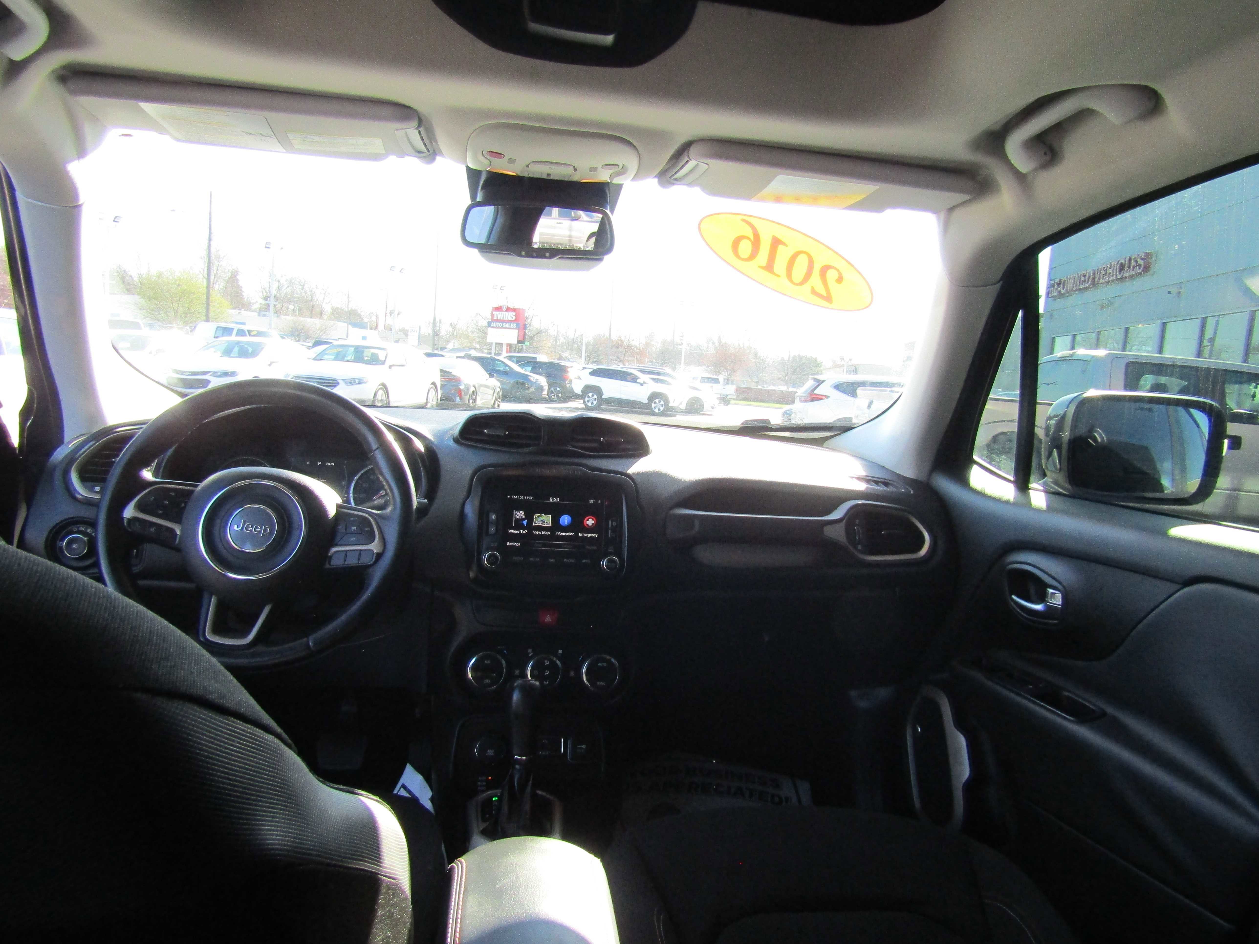 Used 2016 Jeep Renegade 75th Anniversary image 27