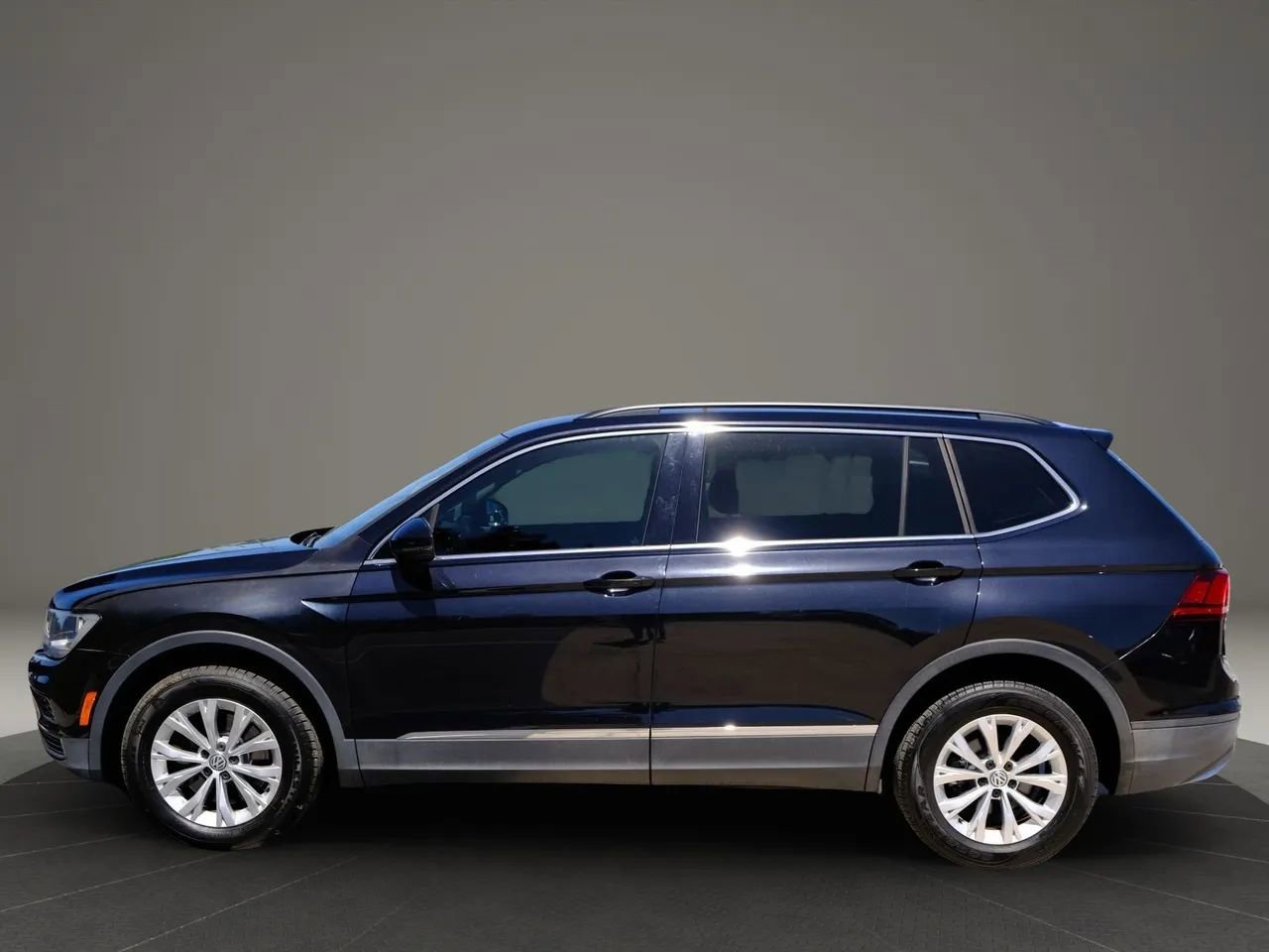 Used 2018 Volkswagen Tiguan SE FWD image 3