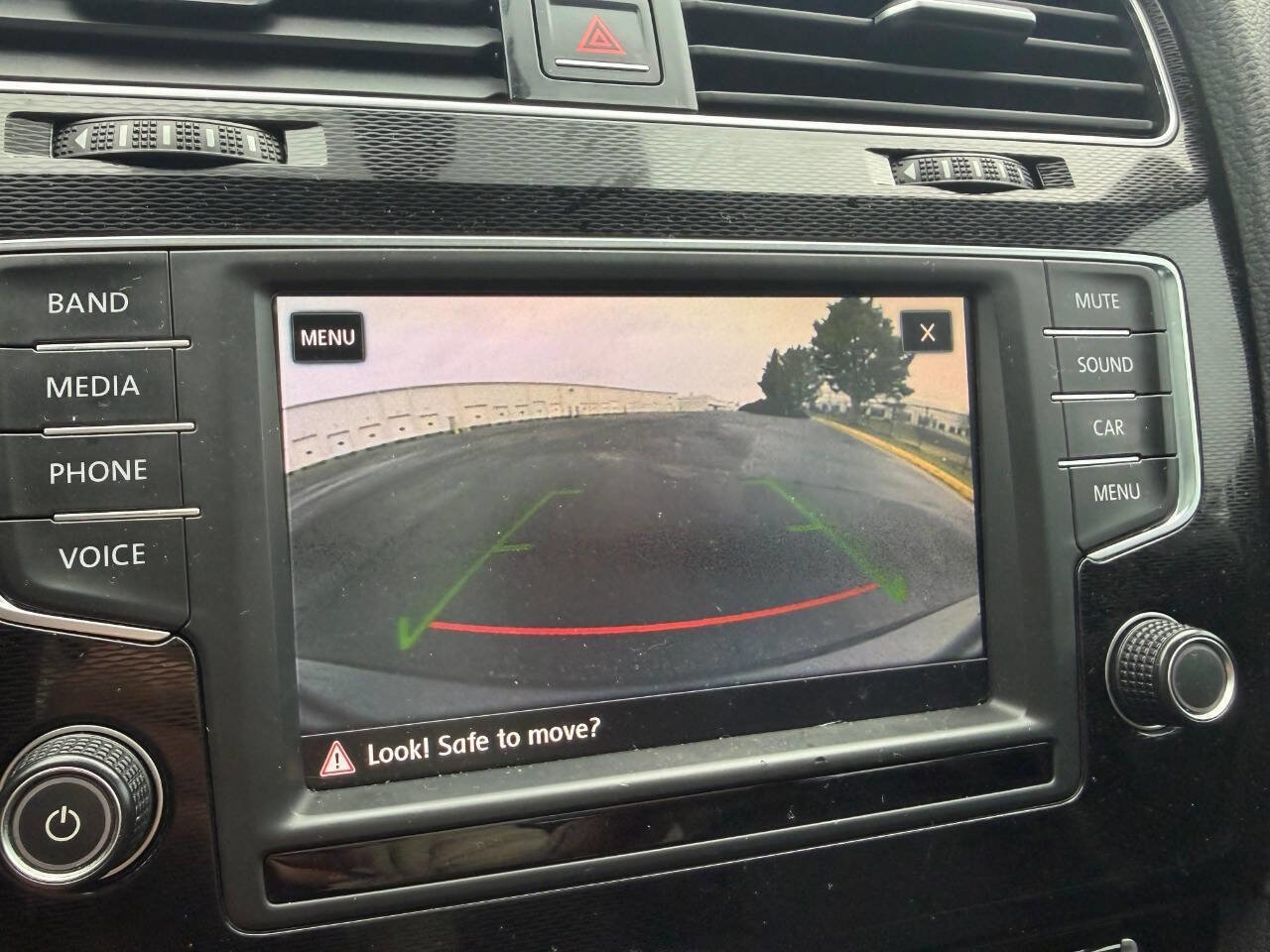 Used 2017 Volkswagen GTI SE image 17