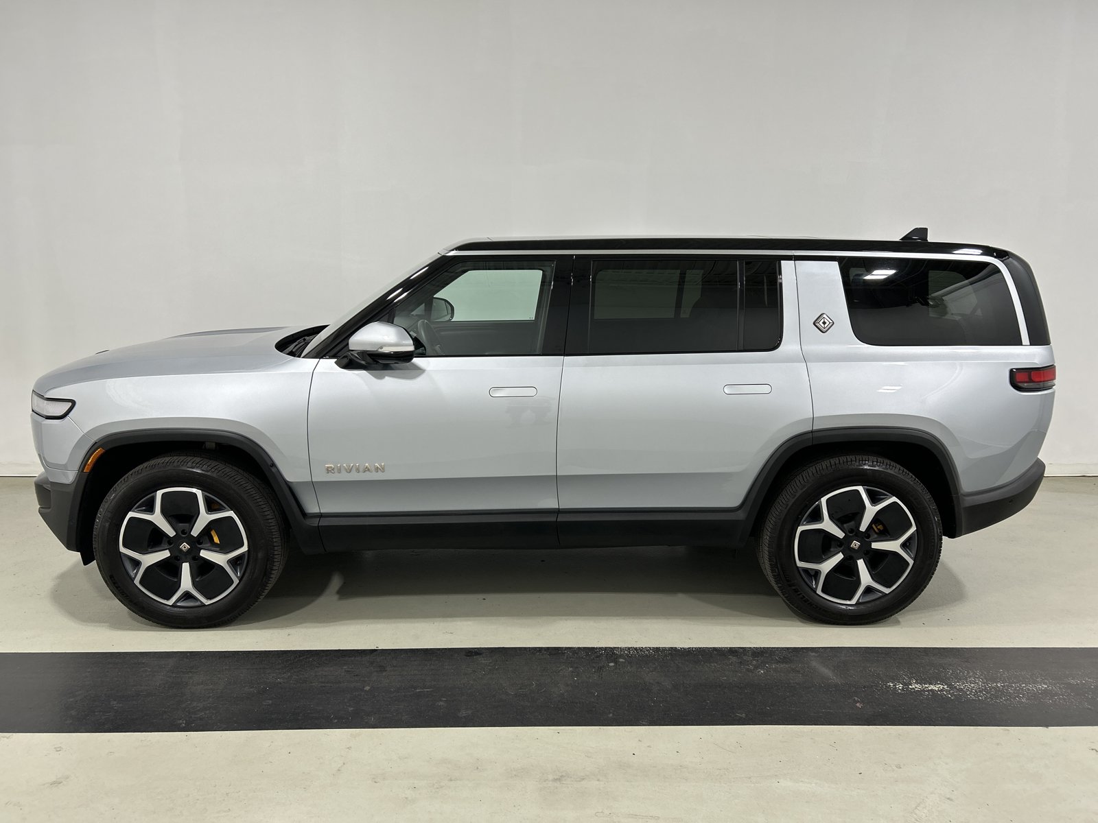 Used 2024 Rivian R1S Adventure AWD/4WD image 6