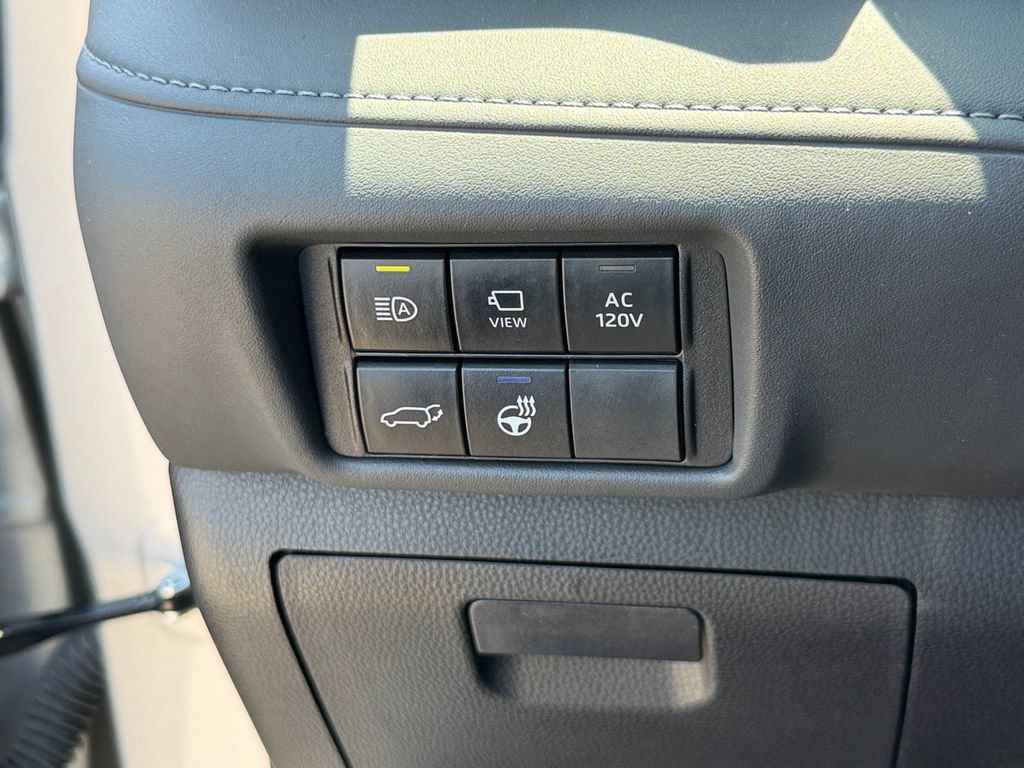Used 2023 Toyota Highlander Platinum AWD/4WD image 31